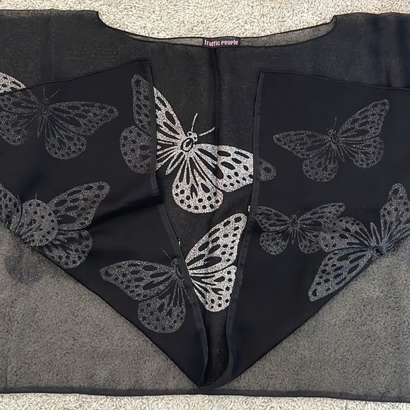 Traffic People Scarf Coverup Cropped Top - Picture 11 of 12